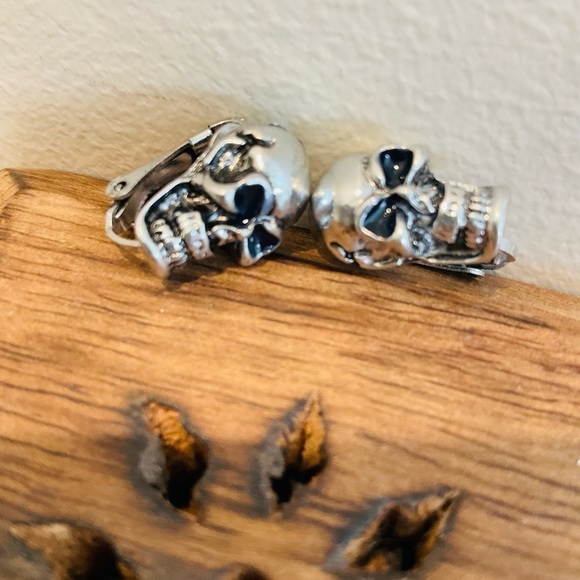 Unisex Trendy Gothic Silver Tone Skull Ear Studs With Blue Eyes - Picture 3 of 8
